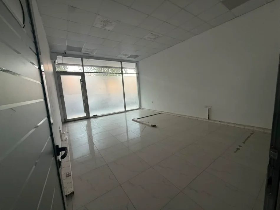 Tirane, jepet me qera dyqan Kati 0, 415 m² 8.300 € (rruga jordan misja)