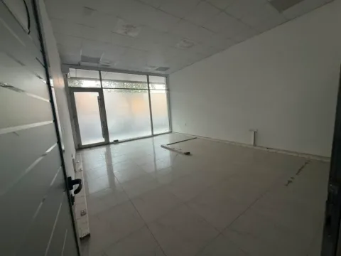 Tirane, jepet me qera dyqan Kati 0, 415 m² 8.300 € (rruga jordan misja)