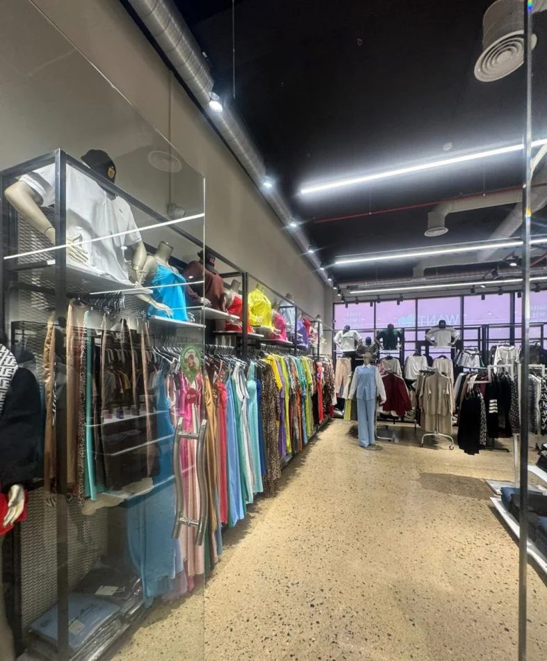 Tirane, shitet ambjent biznesi Kati 2, 88 m² 616.000 € (Rruga 5 Maji, Qendra Tregtare Emerald Center)