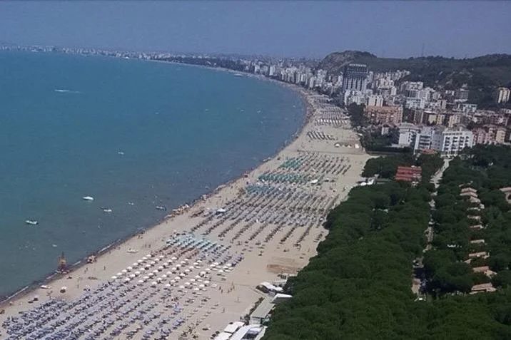 Durres, dhome ne plazh Golem