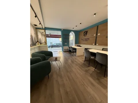 Tirane, jepet me qera ambjent biznesi Kati 0, 58 m² 800 € (Brryli)