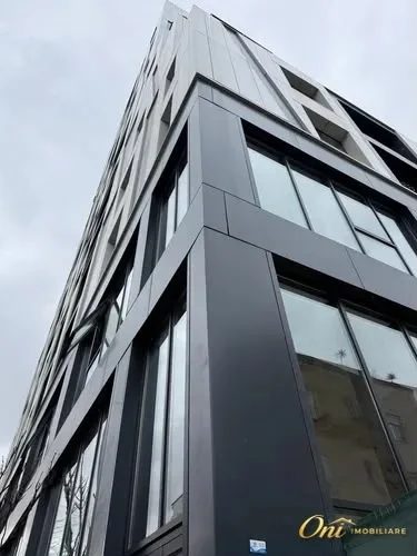 Tirane, jepet me qera zyre Kati 4, 102 m² 700 € (RRUGA E BARRIKADAVE)