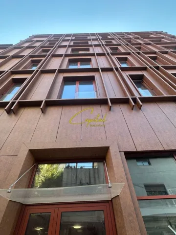 Tirane, jepet me qera zyre Kati 5, 156 m² 2.500 € (RRUGA E KAVAJES)