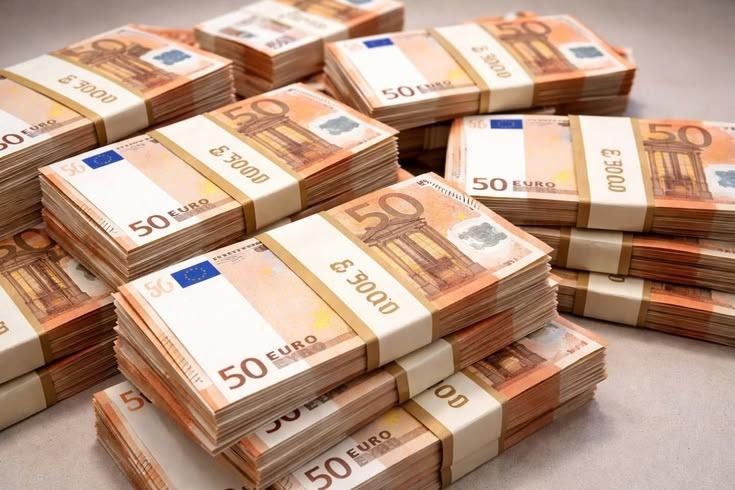 KREDI PARASH PËR INVESTIME NGA NËPUNËSIT CIVILË DHE KREDITOR