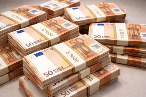 KREDI PARASH PËR INVESTIME NGA NËPUNËSIT CIVILË DHE KREDITOR