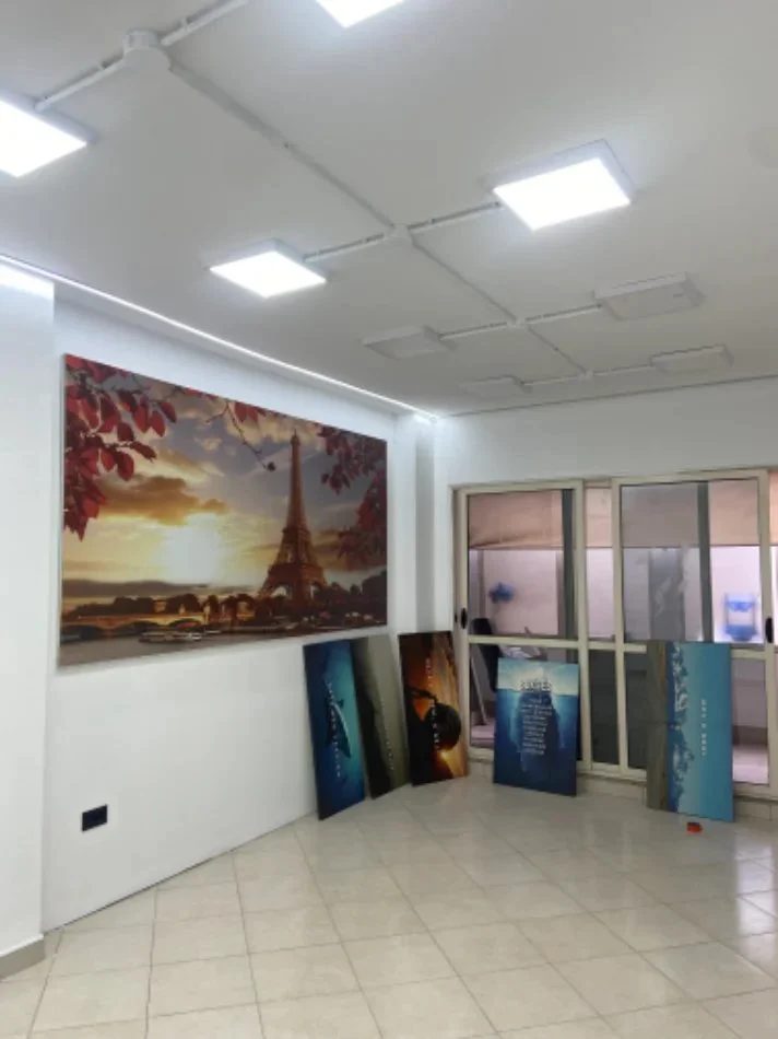 Tirane, jepet me qera ambjent biznesi Kati 3, 76 m² 700 € (Astir)
