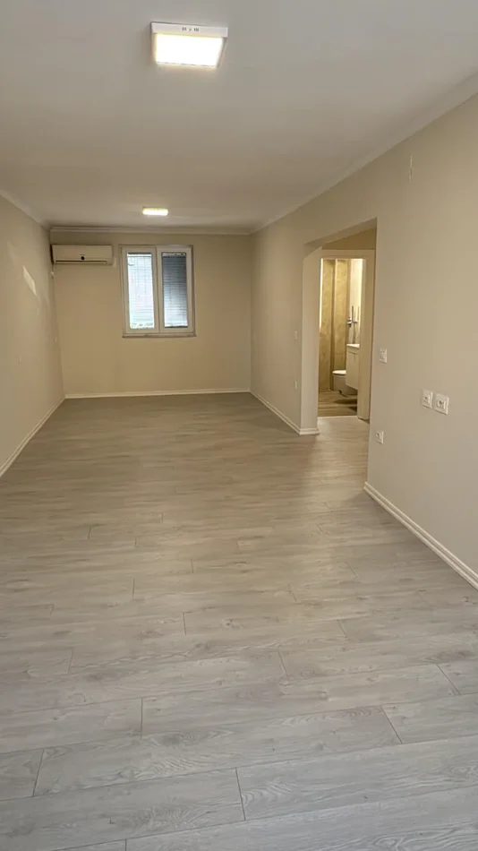 Tirane, jepet me qera zyre Kati 1, 70 m² 700 €