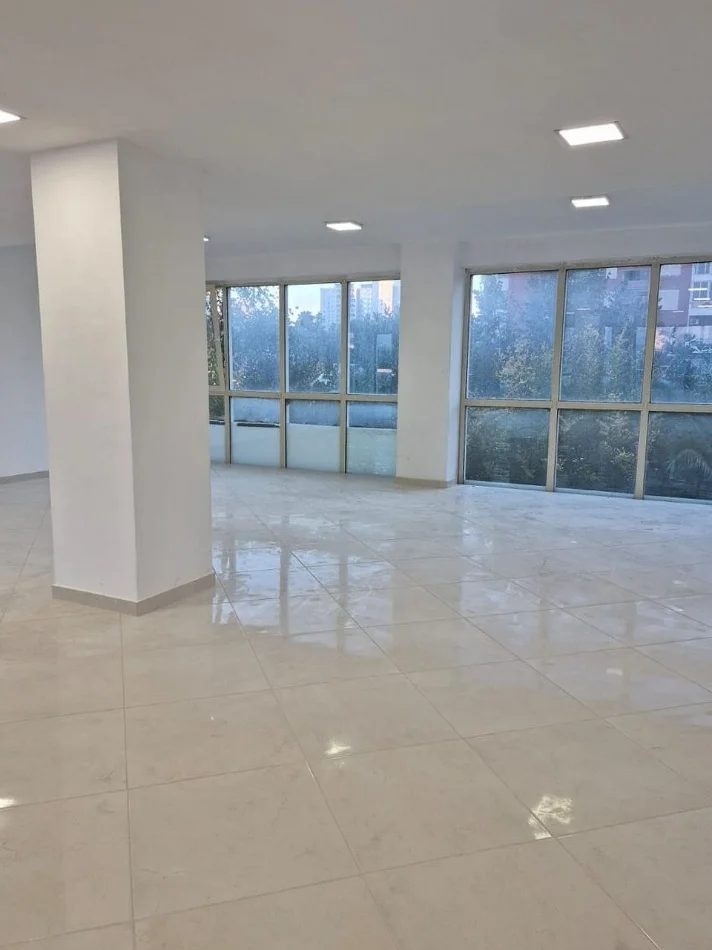 Tirane, jepet me qera apartament duplex 1+1 , 260 m² 2.600 € (Rruga Jordan Misja Tiranë)