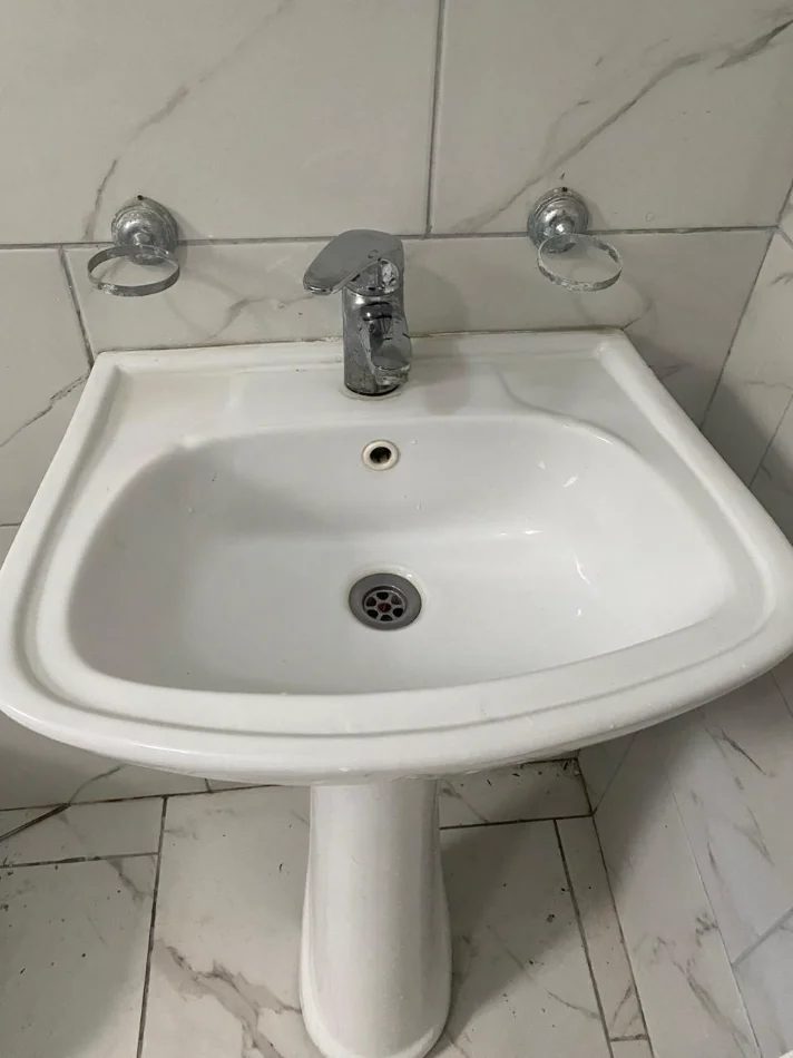 Tirane, shes aksesore Okazion! Lavaman + rubinet = 2500 leke
