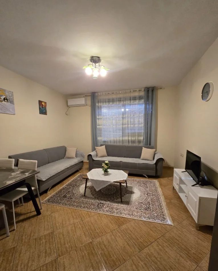 Tirane, jepet me qera apartament 2+1 Kati 5, 105 m² 800 € (Rruga e Kosovareve)