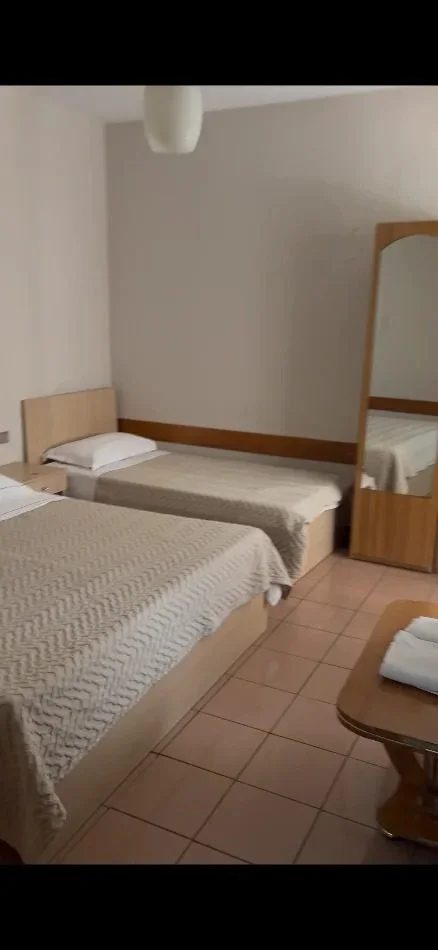 Tirane, jepet me qera apartament Studio Kati 1, 30 m² 300 € (Selvia)