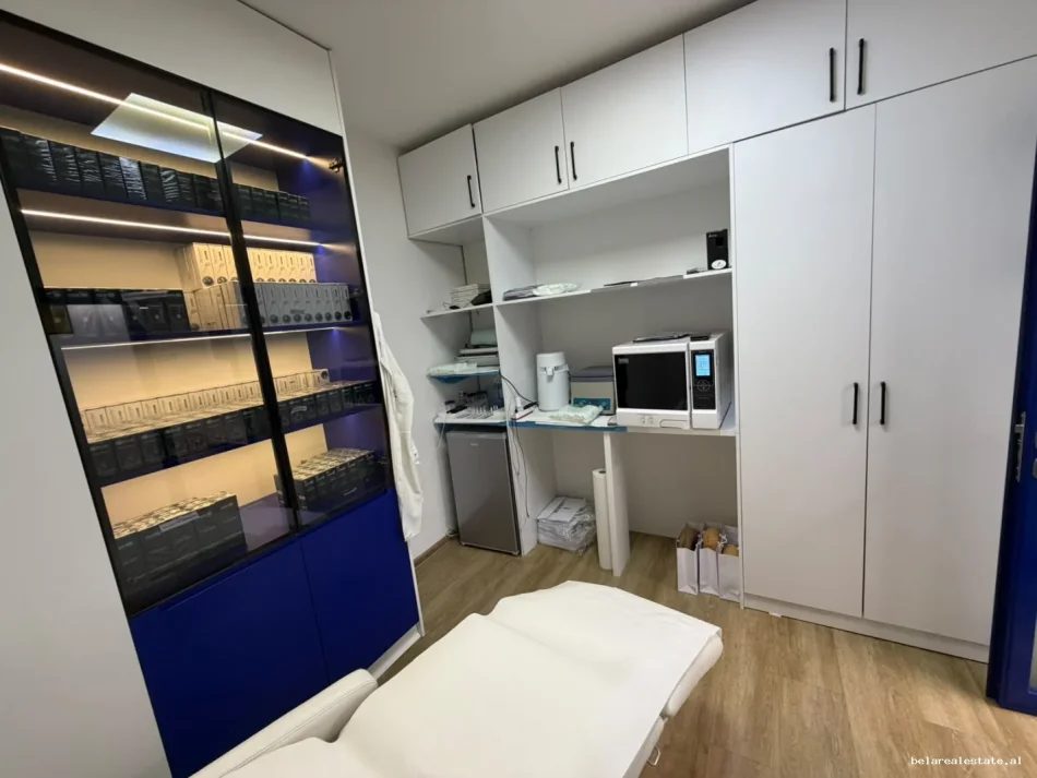 Tirane, shitet ambjent biznesi Kati 5, 100 m² (Qender)
