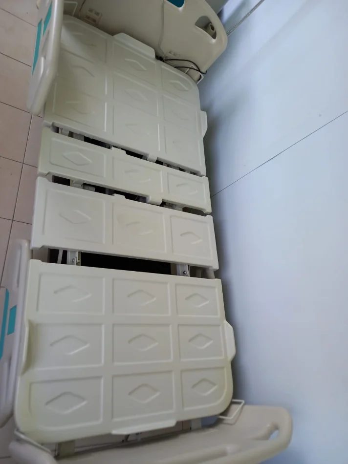 Tirane, Shitet krevat pacienti elektrik i kompletuar me dyshek + dyshek me ajer 400 €