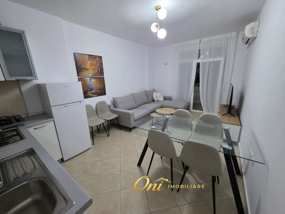 Tirane, jepet me qera apartament 1+1 Kati 4, 70 m² 650 € (NIKOLLA JORGA)