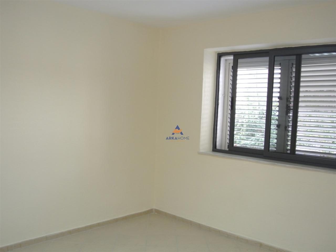 JEPET ZYRE ME QERA 1+1 "RRUGA FORTUZI" 550 EURO.