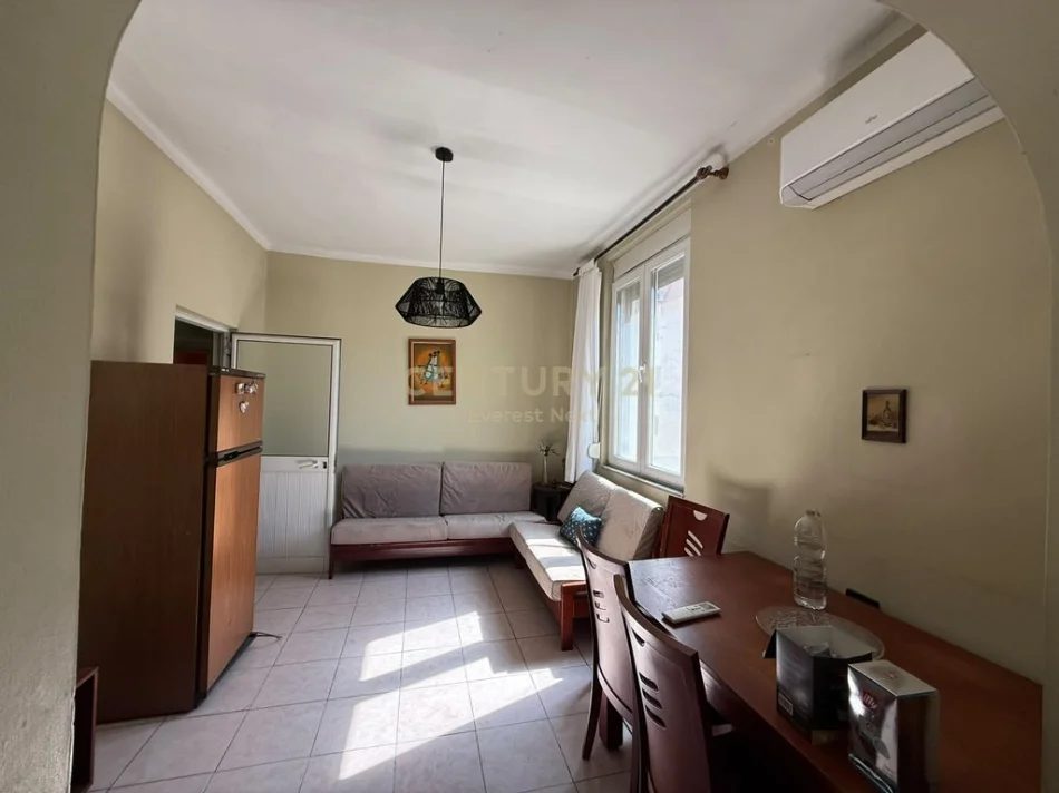 Tirane, shes apartament 3+1 Kati 1, 90 m² (Bllok)