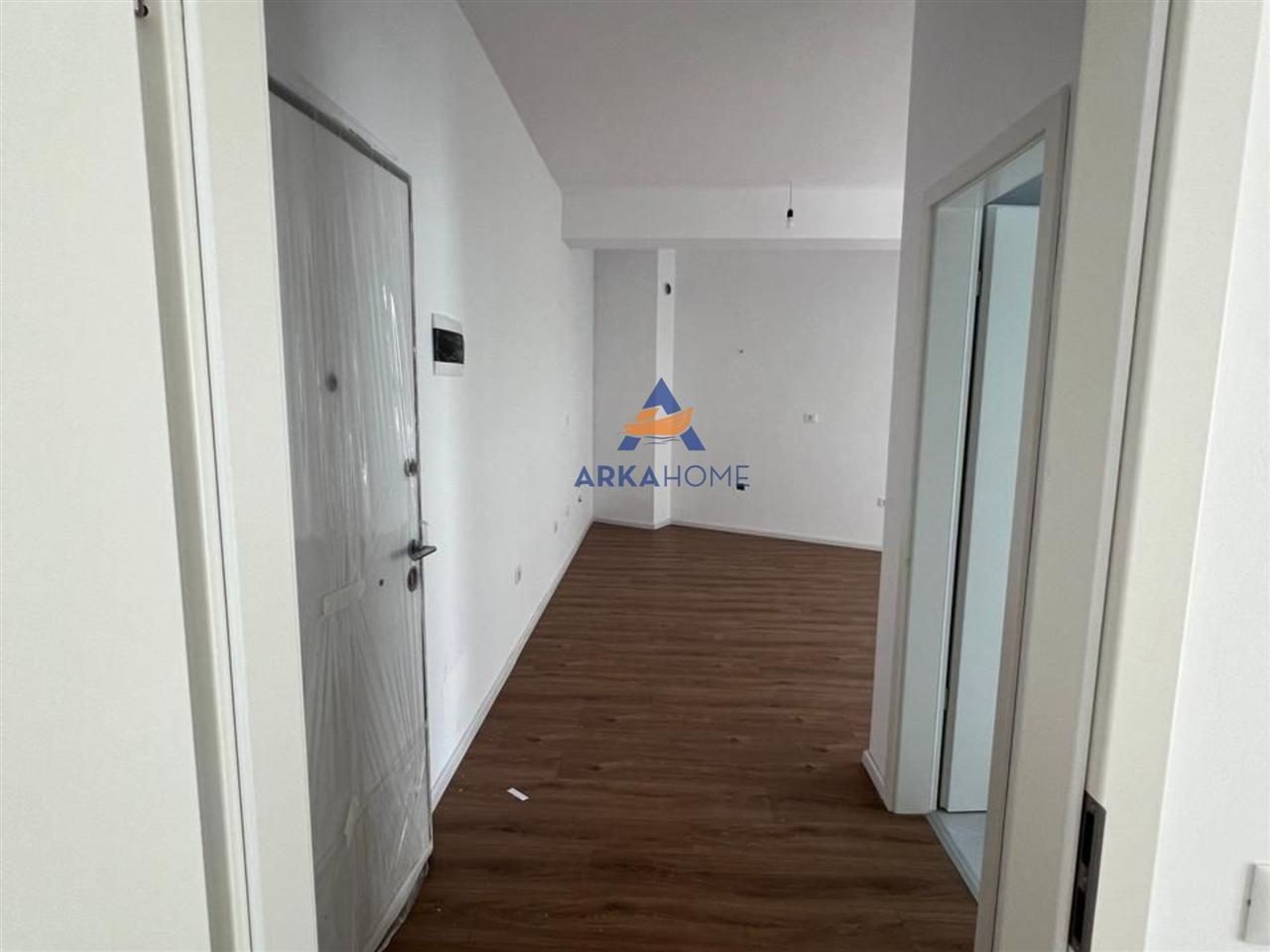 SHITET APARTAMENT 1+1+BALLKON, "PRANE RRUGES PASHO HYSA ,ALI