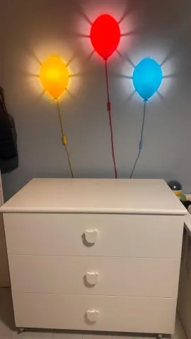 Tirane, shes Komo për fëmijë me rrota me permasa ( 100cm x 60cm; lartësi: 95cm) + 3 ndriçues në forme tollumbace IKEA + 