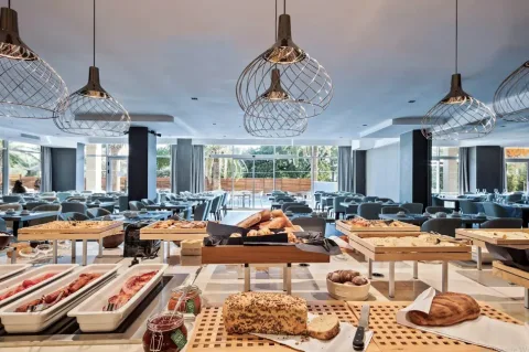 Tirane, oferte Pakete ne bregdet 𝐄𝐚𝐫𝐥𝐲 𝐁𝐨𝐨𝐤𝐢𝐧𝐠 𝐩𝐞𝐫 𝐏𝐮𝐬𝐡𝐢𝐦𝐞 𝐧𝐞 𝐑𝐢𝐯𝐢𝐞𝐫𝐞𝐧 𝐌𝐚𝐥𝐚𝐳𝐞𝐳𝐞, 𝟓 𝐝𝐢𝐭𝐞 5