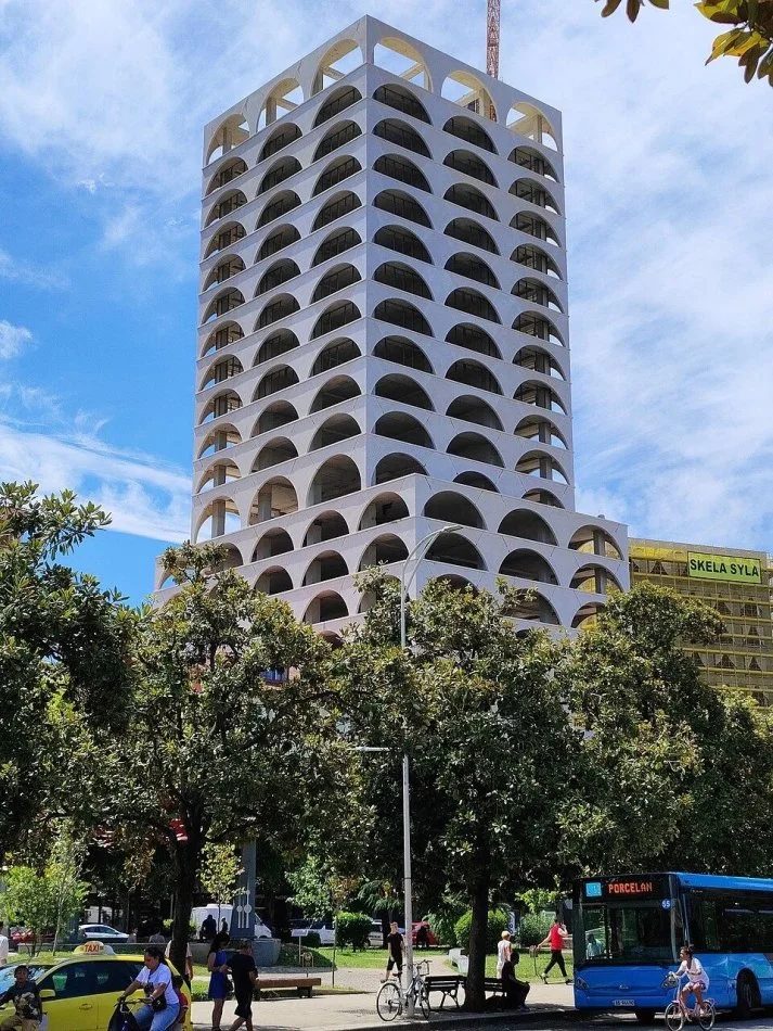 Tirane, shitet zyre Kati 3, 470 m² 2.700.000 € (SHESHI SKENDERBEJ)