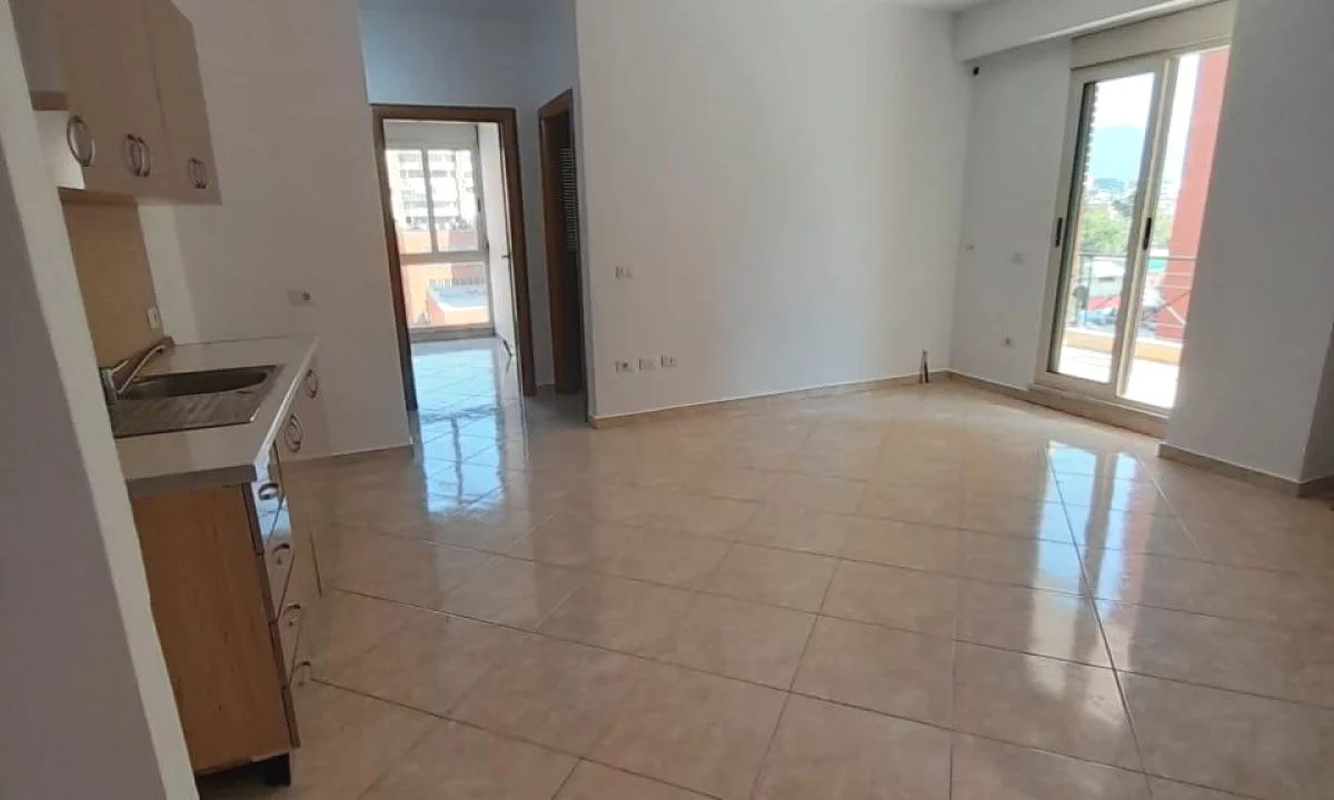 Jepet apartament 2+1 me qira (per zyre apo banim) tek Kompleksi Delijorgji <jo cc?<!