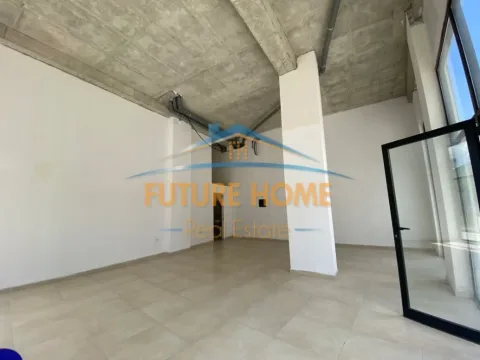 Tirane, shitet ambjent biznesi Kati 0, 66 m² 213.000 € (Komuna Parisit)