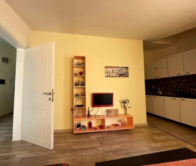Pogradec, jepet me qera apartament 1+1+A+BLK Kati 6, 50 m² 3,500 Leke