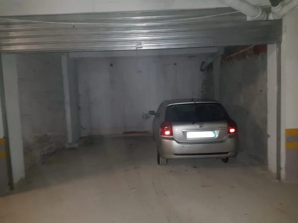 Tirane, shitet garazh | post parkimi Kati -1, 42 m² 30.000 € (unaza e re)
