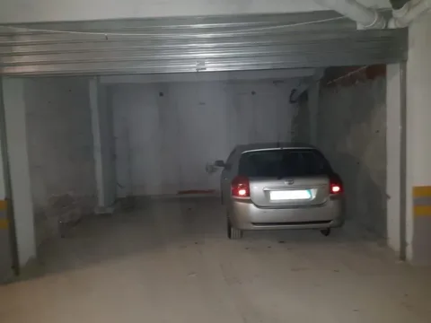 Tirane, shitet garazh | post parkimi Kati -1, 42 m² 30.000 € (unaza e re)