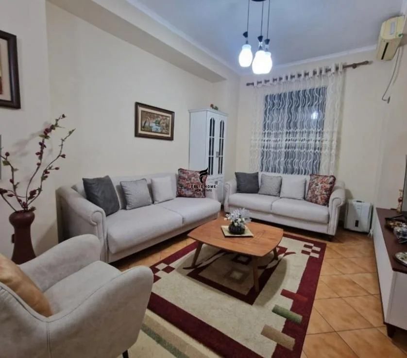 Tirane, jepet me qera apartament 3+1 Kati 3, 100 m² 850 € (SHALLVARET)