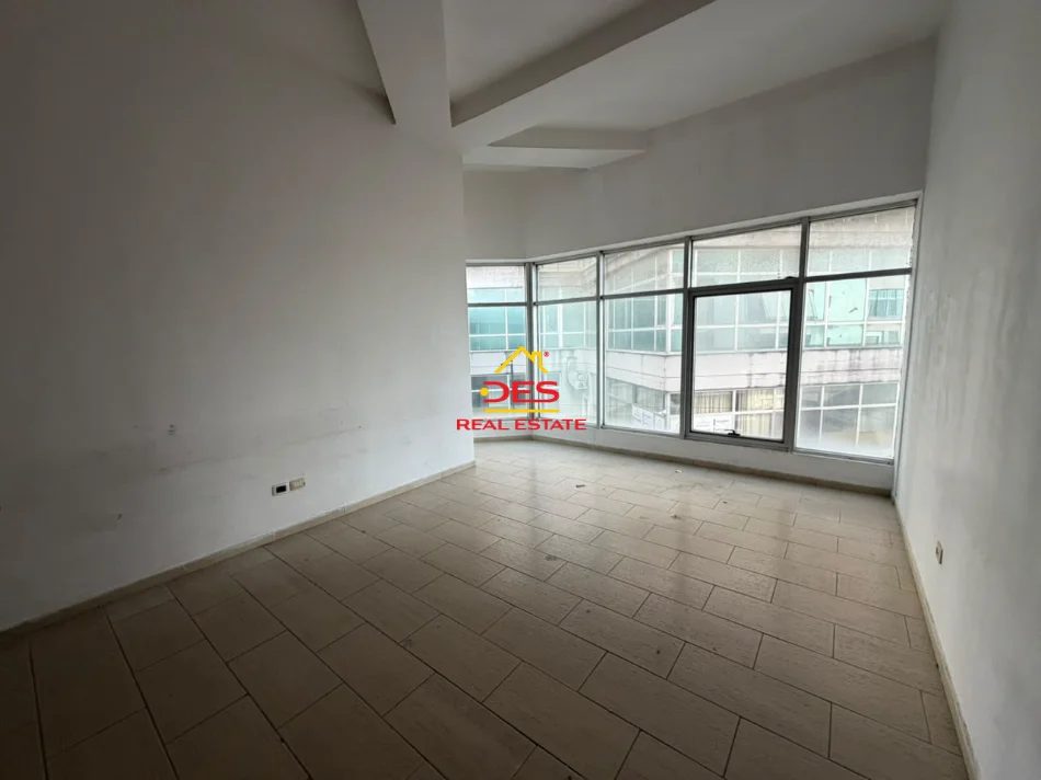 Vlore, shitet ambjent biznesi Kati 2, 49 m² (Bulevardi Ismail Qemali)