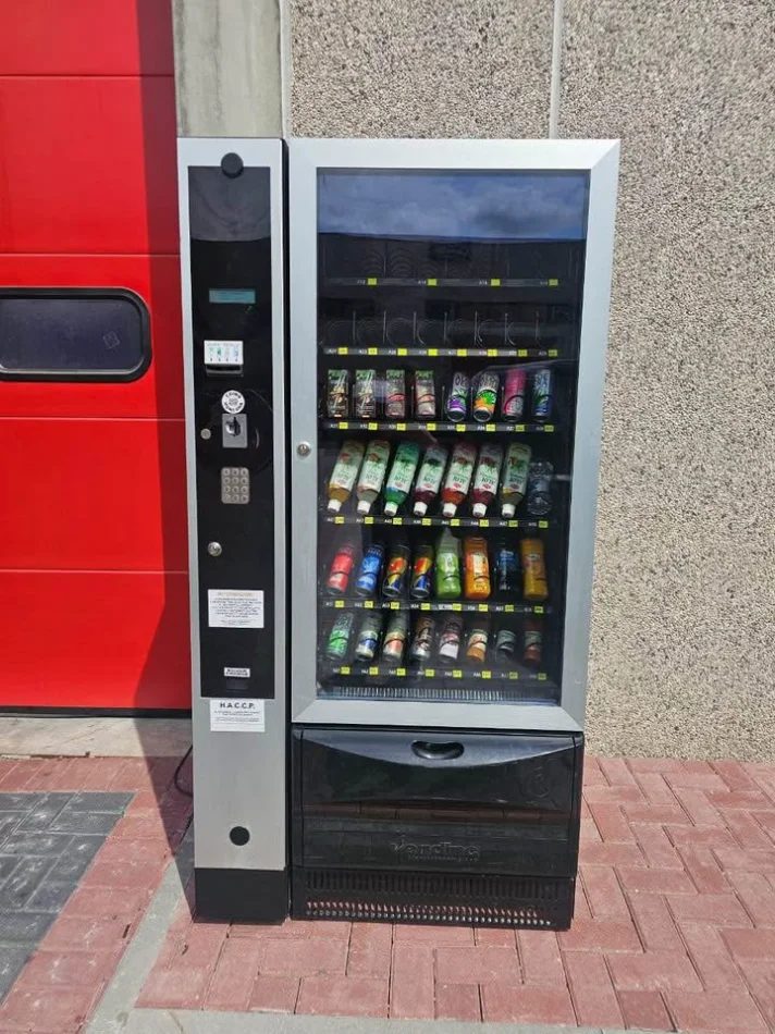 Durres, shes Shiten makineta automatike Vending Machine për kafe, snack Kontakt: +355 69 238 7400