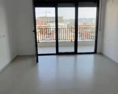 Tirane, jepet me qera aktivitet biznesi Kati 9, 125 m² 900 € (rruga jordan misja , bulevardi i ri)