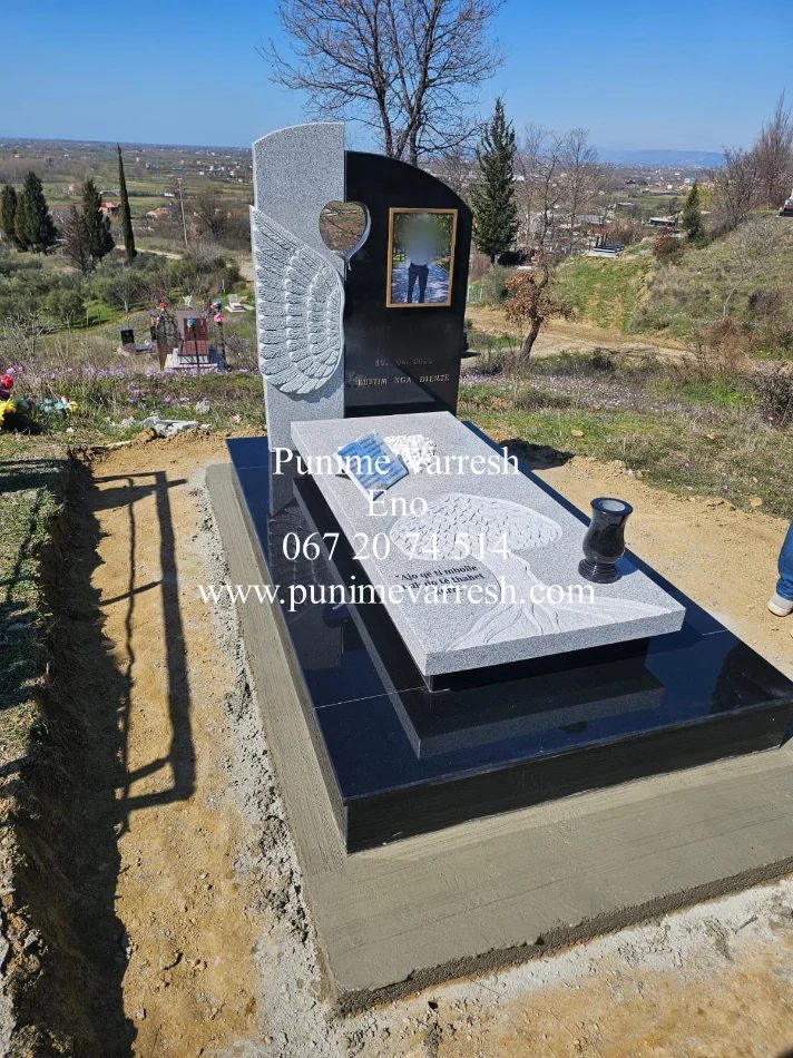 Tirane, ofroj Punime Varresh Lac Granit - Varr Graniti i zi dhe gri - Varr i punuar me Skulptore 400 €