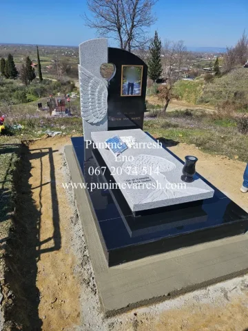Tirane, ofroj Punime Varresh Lac Granit - Varr Graniti i zi dhe gri - Varr i punuar me Skulptore 400 €