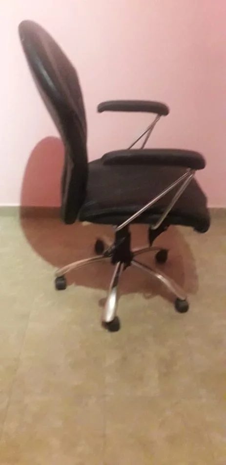Tirane, shes karrike zyre te rrotullushme .4500 lek