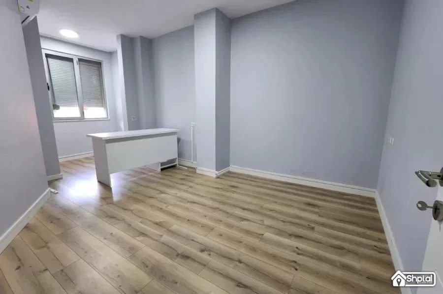 🤩Shitet: 2+1+2🚾 & Ballkon Gjigand 📍( M. Shyri - Mulliri Vjetër/Rr. Islam Alla) 400m nga Sheshi Skëndërbe 122m² Çmimi 260