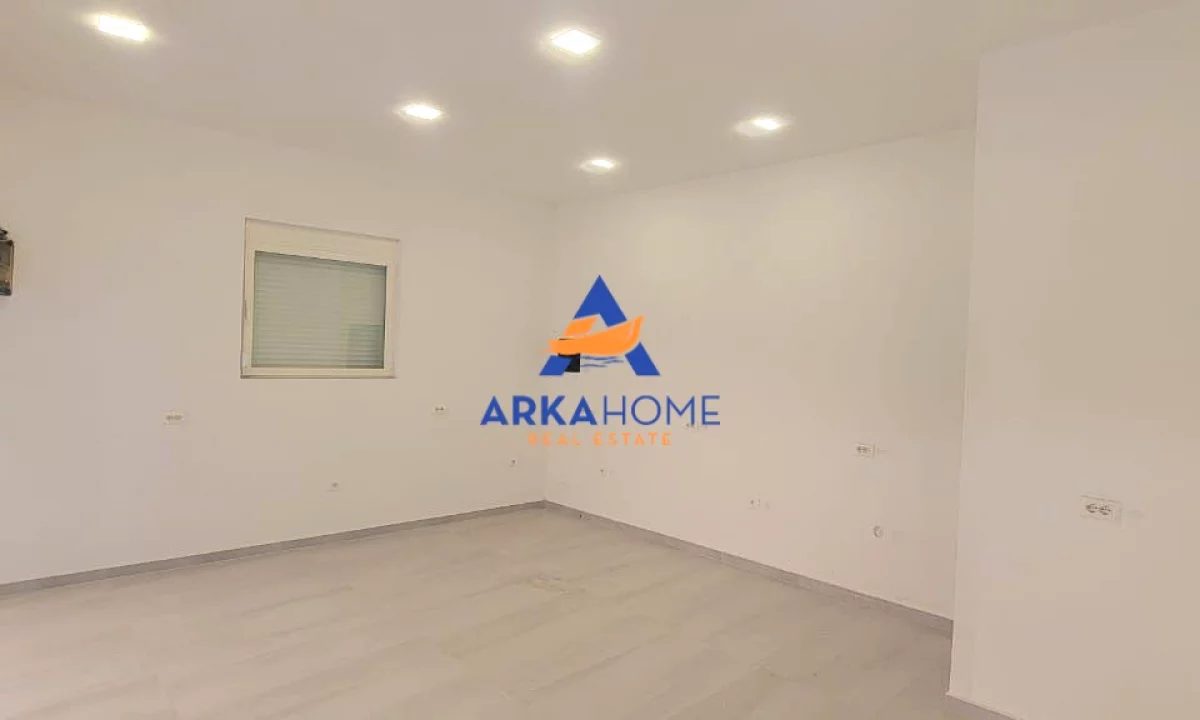 SHITET DYQAN 33 M2 "RRUGA MUJO ULQINAKU" 150.000 EURO