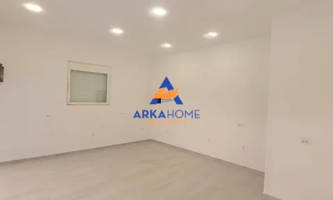 SHITET DYQAN 33 M2 "RRUGA MUJO ULQINAKU" 150.000 EURO