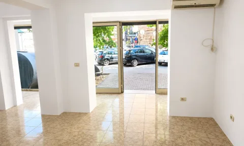 Shiten dy ambiente te ndara ne dyqan dhe garsoniere tek rruga e Kavajes