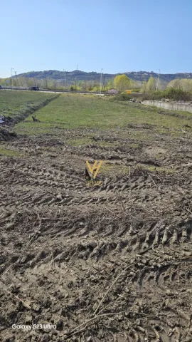 Tirane, jepet me qera toke , 860 m² (RINAS)