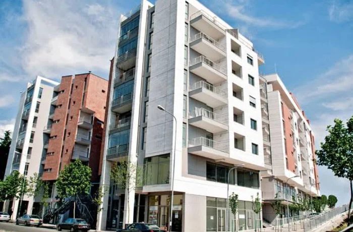 Tirane, shitet dyqan Kati 0, 71 m² 175.000 € (kinostudio , porcelan)