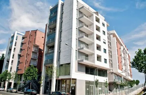 Tirane, shitet dyqan Kati 0, 71 m² 175.000 € (kinostudio , porcelan)