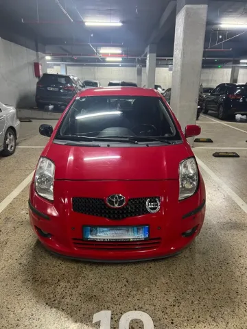Tirane, shitet makine TOYOTA YARIS Nafte, e kuqe automatik Kondicioner