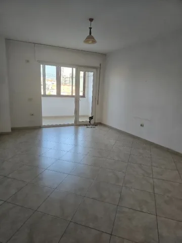 Tirane, jepet me qera zyre Kati 3, 120 m² 800 € (RRUGA BARDHYL)