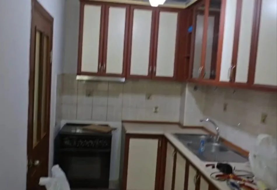 Tirane, jepet me qera apartament 1+1 Kati 1, 65 m² 500 € (Laprakë)