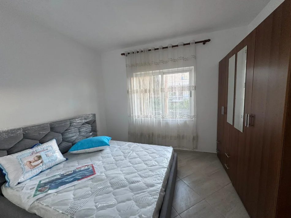 Jepet me qera shtepi private me oborr 3+1 ne rrugen e Kokonozeve zona Kodra priftit Tirane.