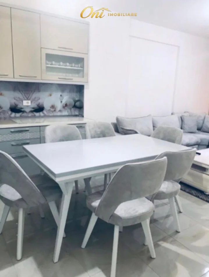Tirane, jepet me qera apartament 2+1 Kati 2, 105 m² 700 € (SELVIA)