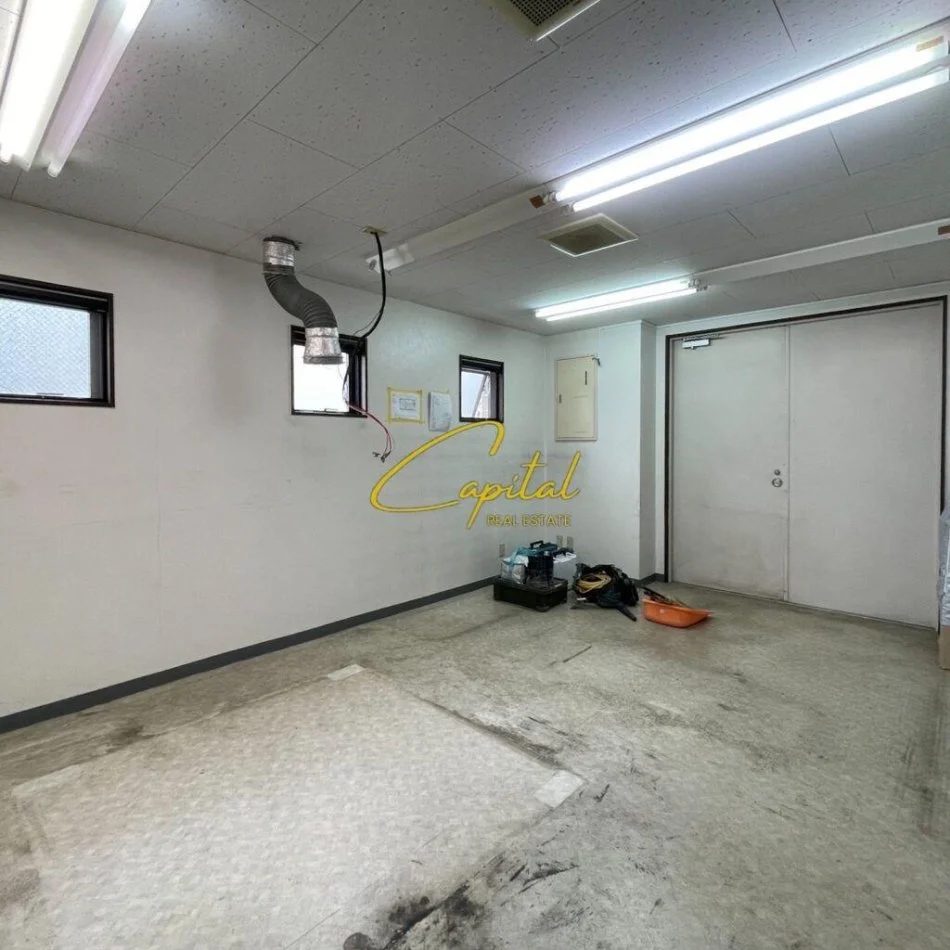 Tirane, jepet me qera magazine Kati 0, 47 m² 500 € (21 DHJETORI)