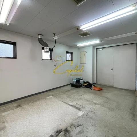 Tirane, jepet me qera magazine Kati 0, 47 m² 500 € (21 DHJETORI)